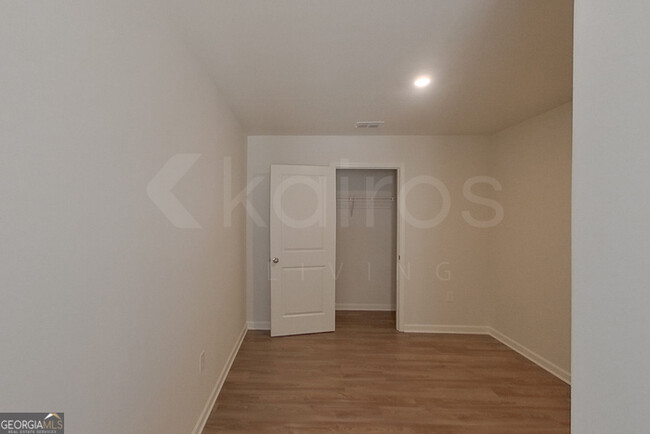 Building Photo - 307 Ironwood Ct