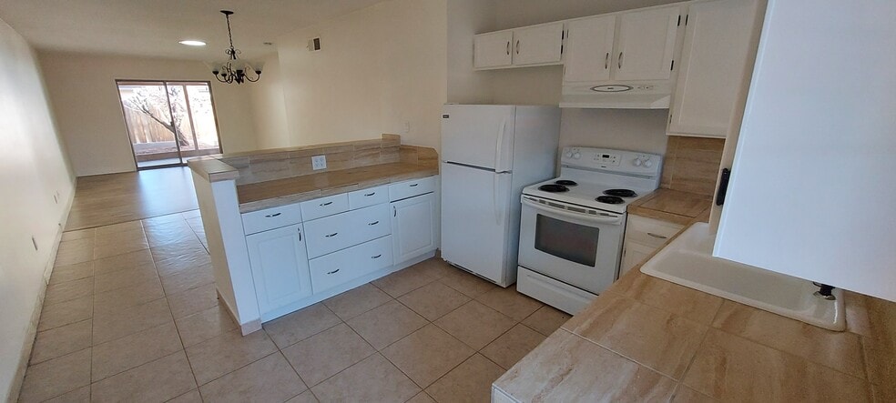 Building Photo - 1602 Lindley Dr