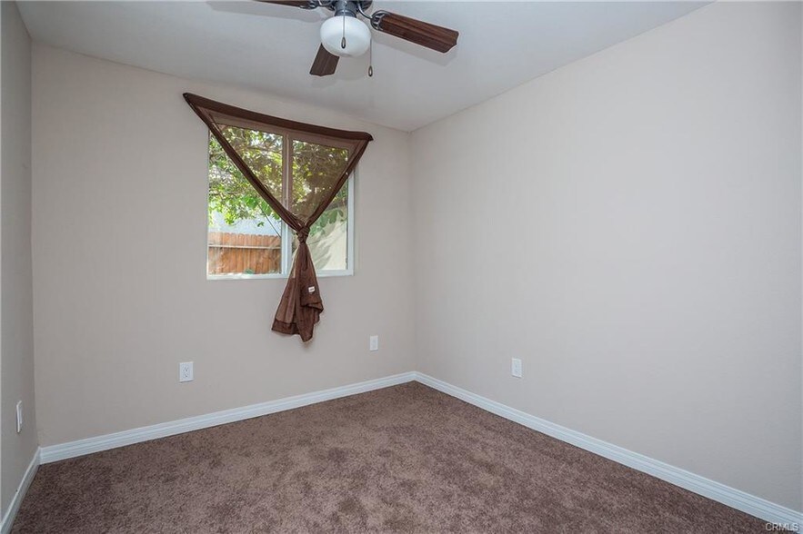 Building Photo - 712 W 54th St