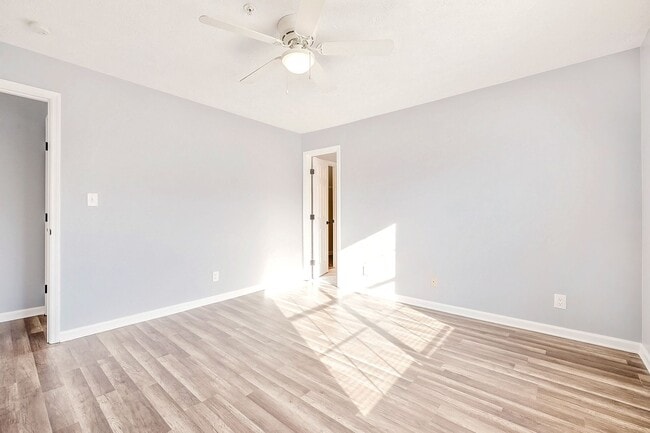 Building Photo - Up to Date Condo