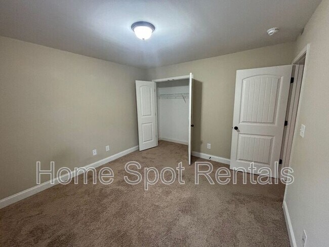 Building Photo - 4811 Lost Creek Dr