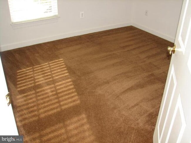 Building Photo - 215 Maddex Square Dr