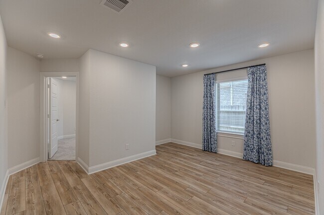 Building Photo - 9840 Sweet Flag Ct