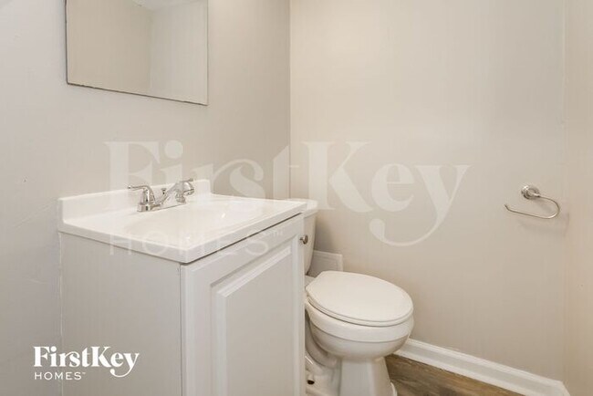 Building Photo - 124 S Chestnut Ln