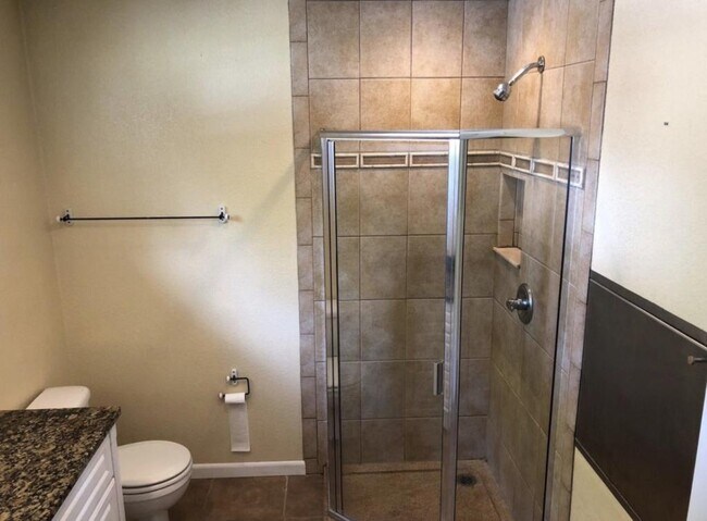 Building Photo - 818 Orange St