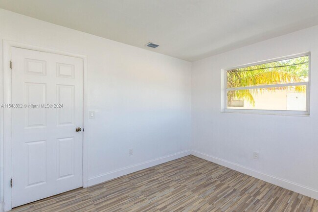 Building Photo - 1342 NE 110th Terrace
