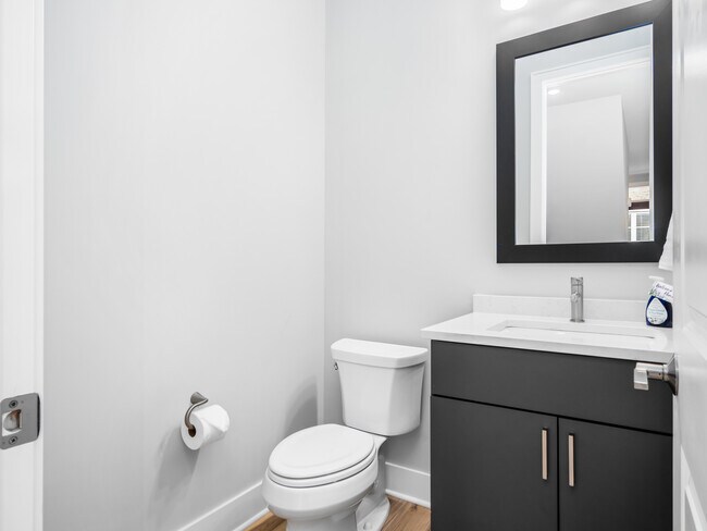 Building Photo - 928 Pullman Plz