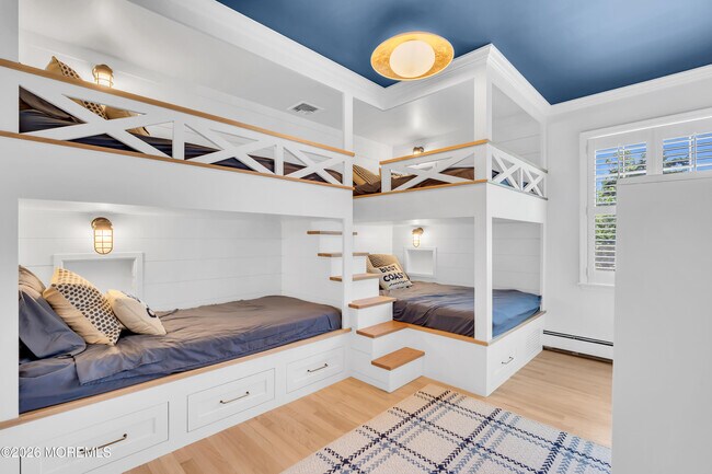 Building Photo - 217 Howe St