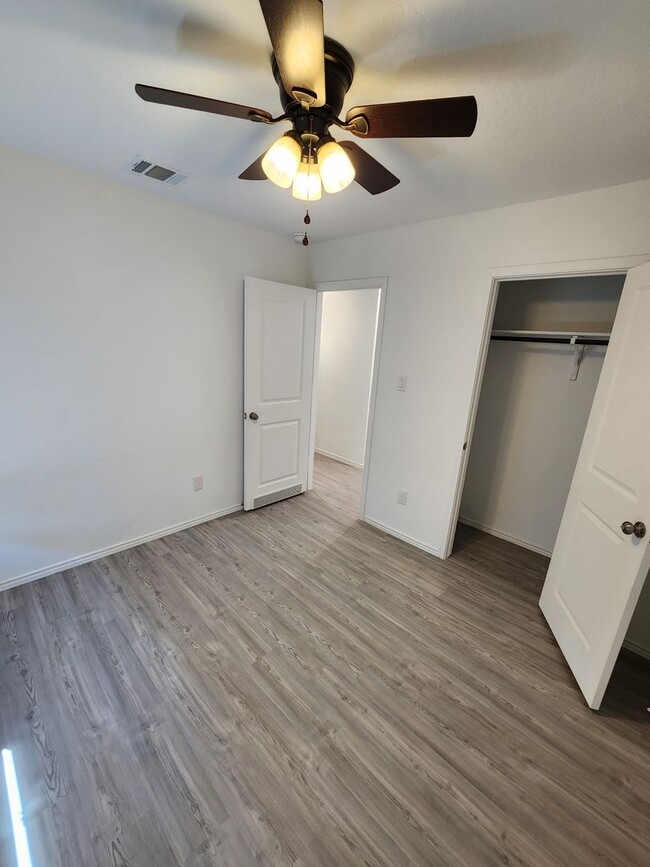 Building Photo - Converse Area/ Paloma Subdivision -10530 T...