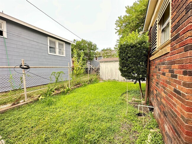 Building Photo - 3828 Avenue S 1/2