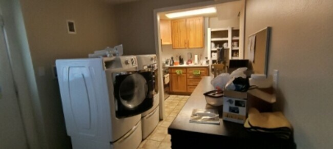 Building Photo - 1250 S Pinewood Dr