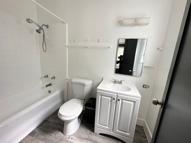 Building Photo - 832 Hilgard Ave