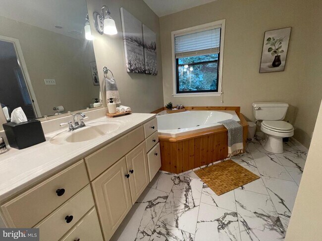 Building Photo - 2315 Lookout Rd