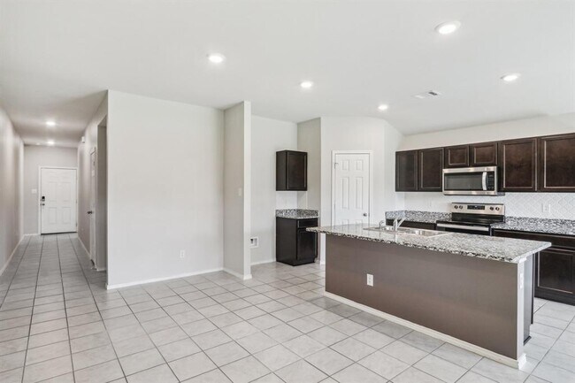 Building Photo - 9701 Kensley Rose Dr