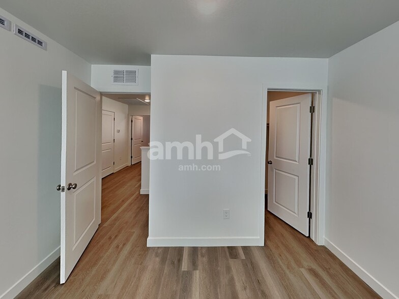 Building Photo - 12634 W Flynn Ln