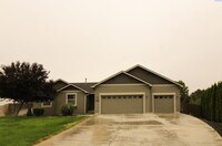 Building Photo - 3 bedroom, 2 bath home in Pasco