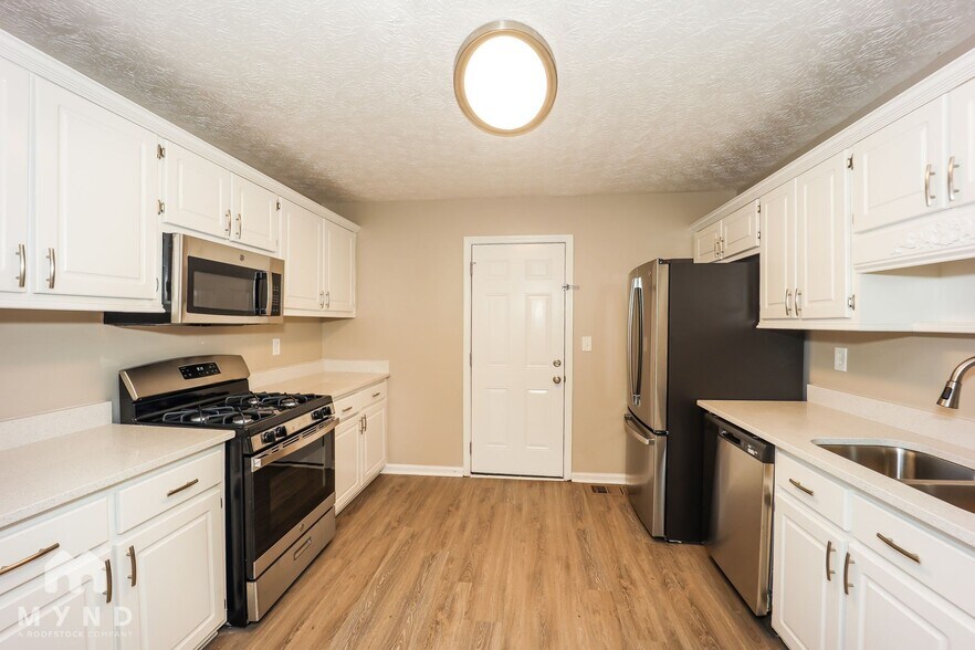 Building Photo - 7303 Williamsburg Dr