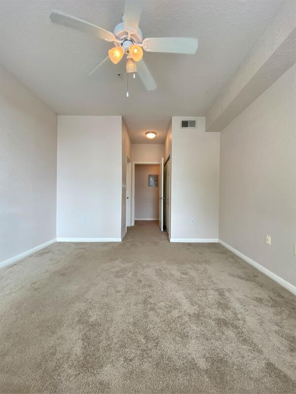 Building Photo - 911 N Orange Ave
