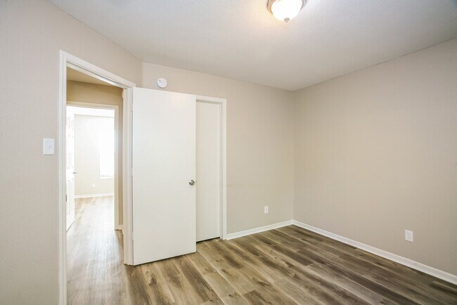 Building Photo - 8038 Retreat Ln