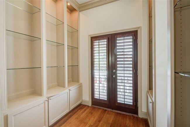 Building Photo - 5346 Val Verde St