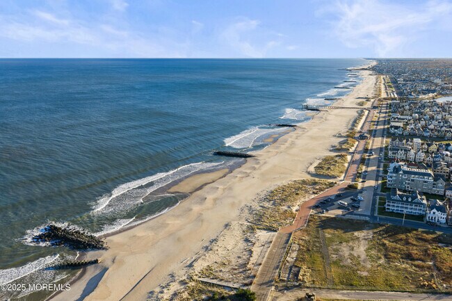 Building Photo - 218 3rd Ave