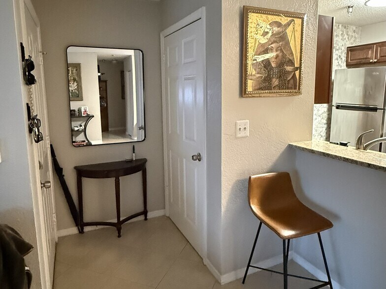 Building Photo - 10263 Gandy Blvd N