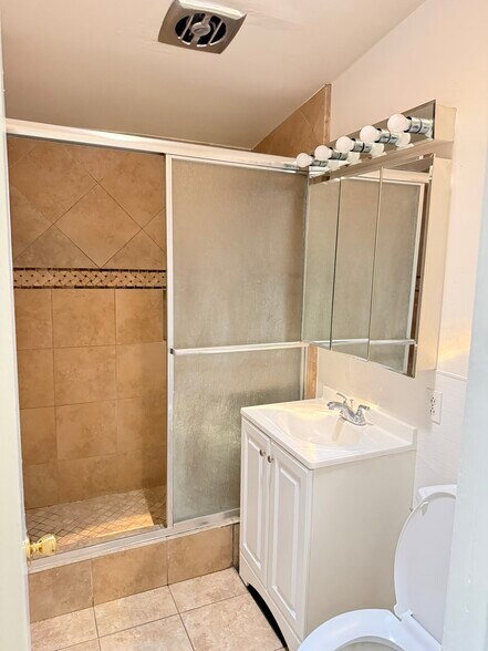 Building Photo - 77 N Michigan Ave