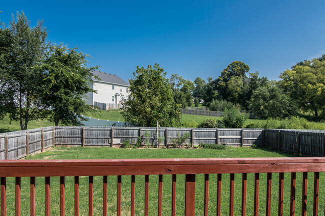 Building Photo - Pet Friendly Three Bedroom!