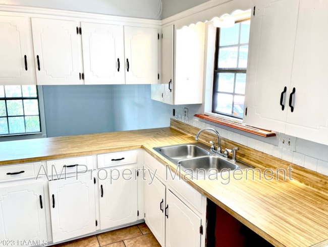 Building Photo - 128 Longfellow Dr