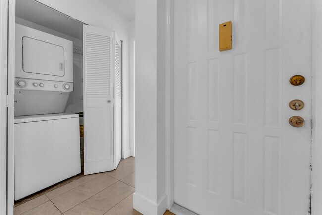 Building Photo - 1224 S Military Trail