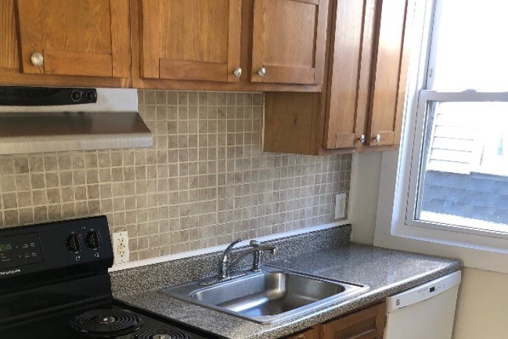 Building Photo - 70 Linden St