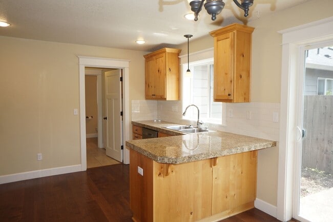Building Photo - NE Piedmont 3-bedroom Beauty! - APPLICATIO...