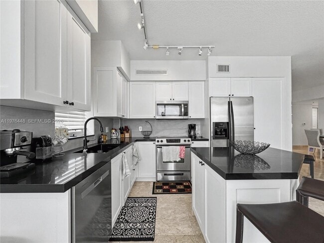 Building Photo - 1755 E Hallandale Beach Blvd