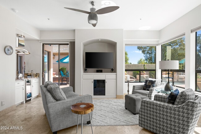 Building Photo - 7705 E Doubletree Ranch Rd