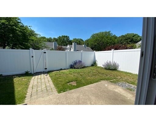 Building Photo - 205 Lake St