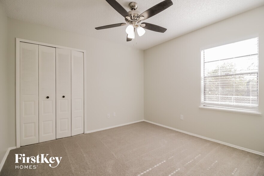 Building Photo - 2416 Lackland Dr