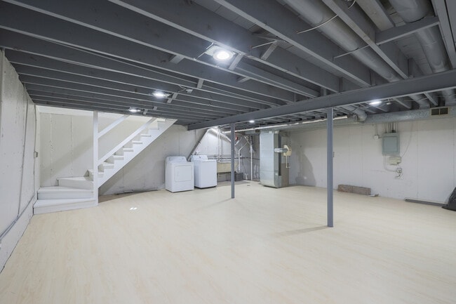Building Photo - 9002 N Clifton Ave