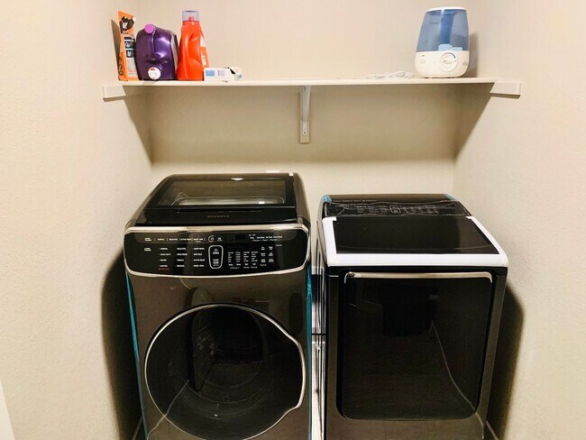 Building Photo - $2828 | 6BR/4BR | Fully Furnished Home in ...