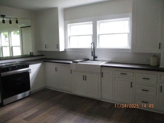 Building Photo - 2640 Queets Ave