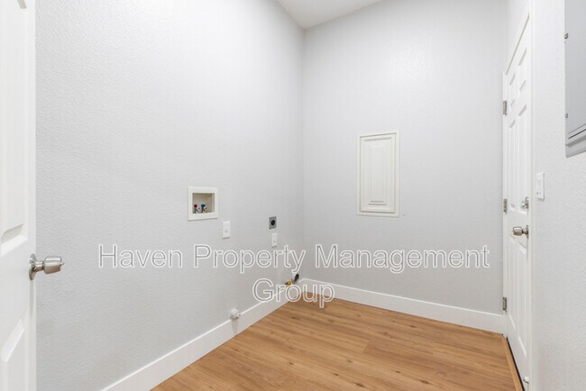 Building Photo - 1659 Whispering Wind Dr