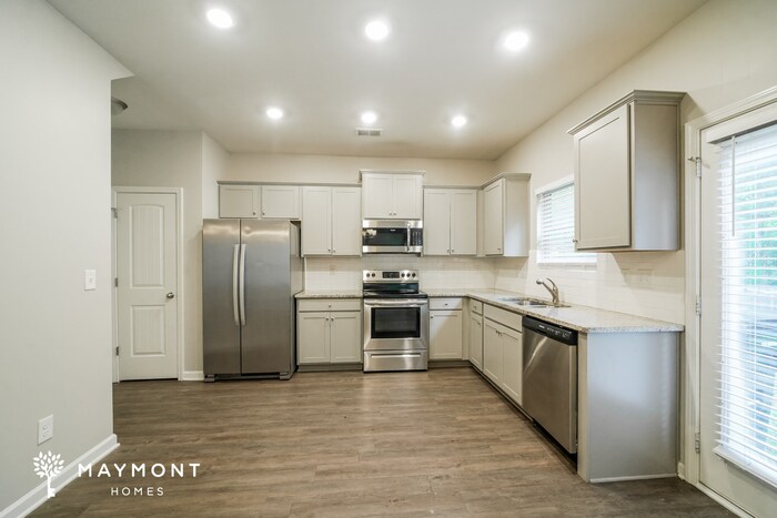 Building Photo - 425 Daffodil Drive