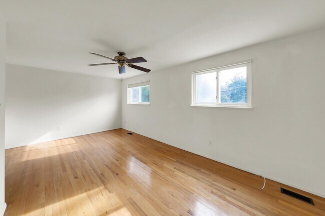 Building Photo - 144 Parnacott Dr