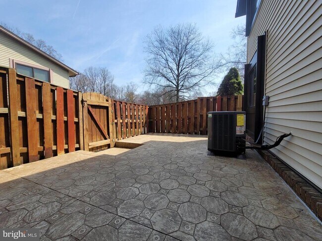 Building Photo - 5674 Oak Tanager Ct