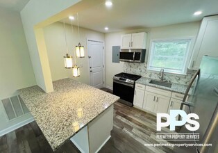 Building Photo - 1784 Temple Ave