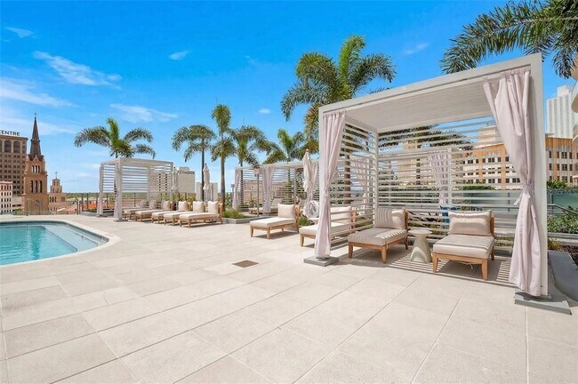 Building Photo - 400 Central Ave