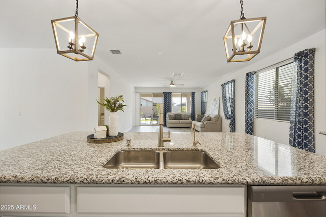 Building Photo - 5854 S Del Rancho