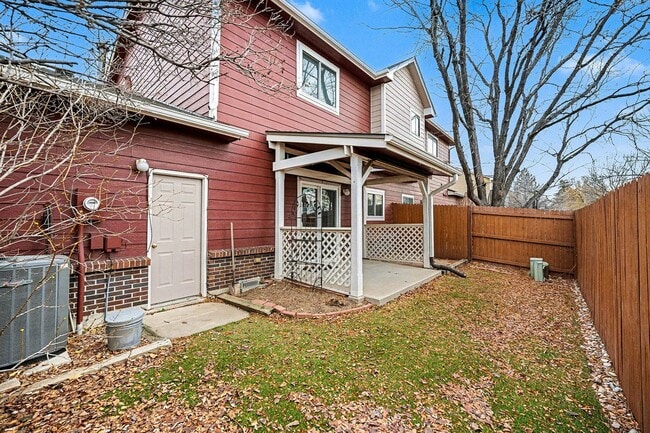 Building Photo - 3 Bedroom 2.5 Bathroom is Old Town Arvada