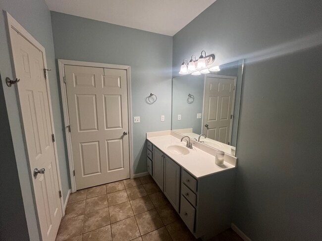 Building Photo - 1514 N Clay St