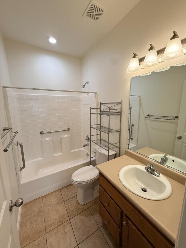 Building Photo - 8825 Jefferson Dr