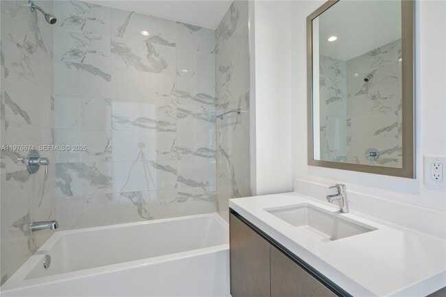 Building Photo - 851 NE 1st Ave